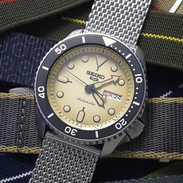 Seiko 5 Sports Automatic Watch SRPD67K1 Man SKX Series Champagne Dial cal 4R36